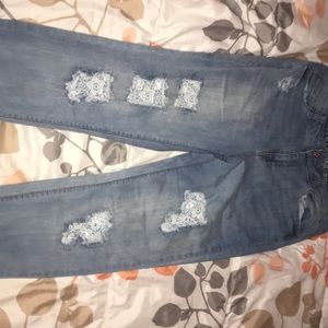 Mid rise skinny jeans with lace details
